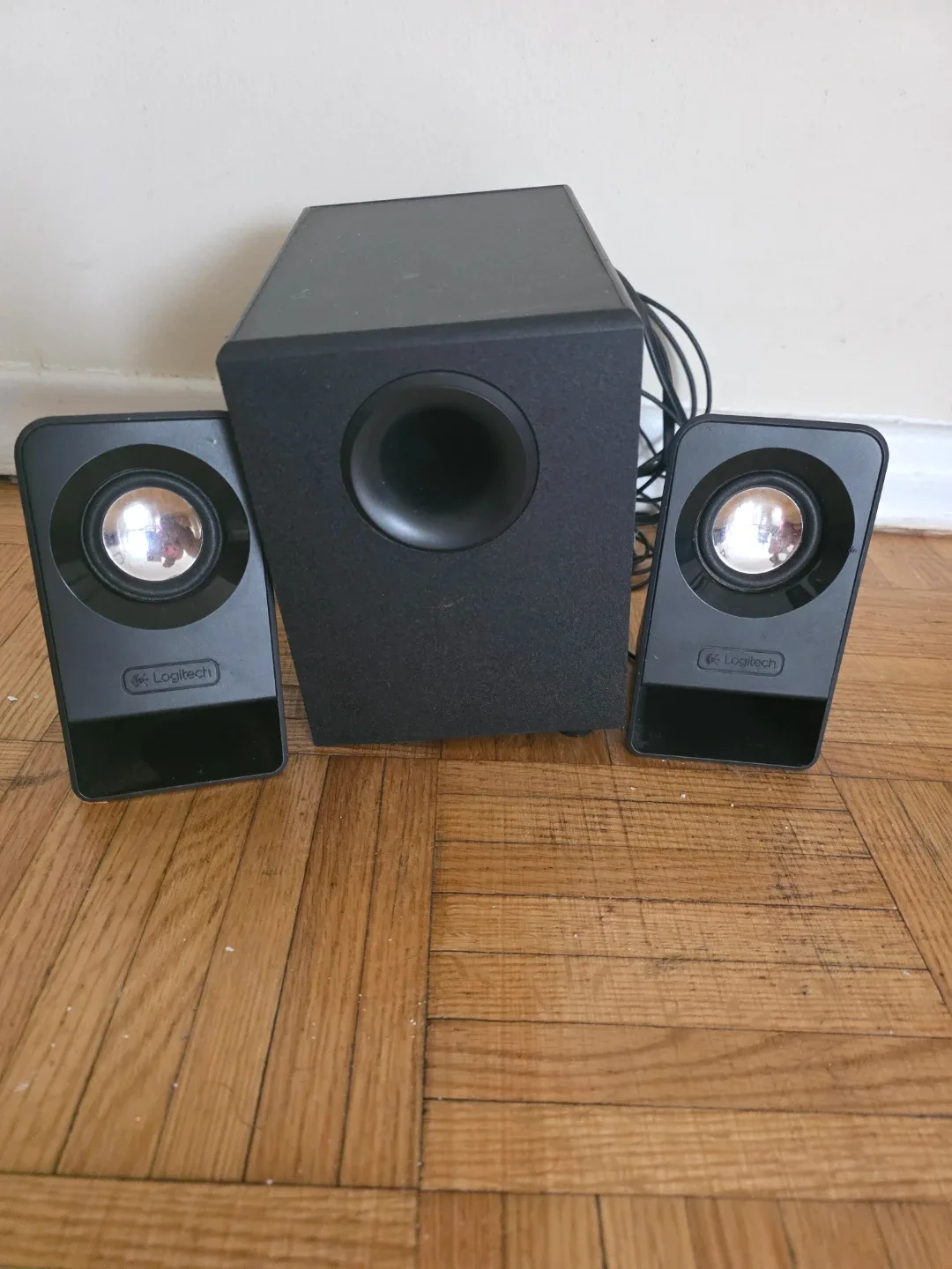 Logitech 2.1 Speakers + Subwoofer