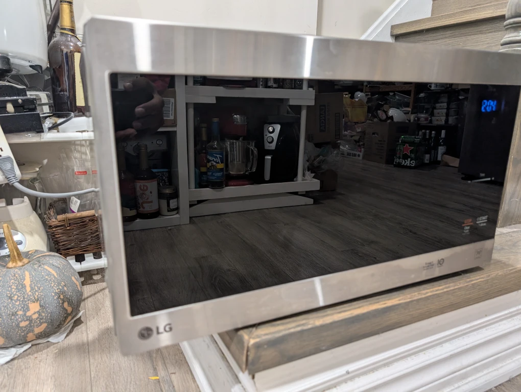 LG microwave - photo 2