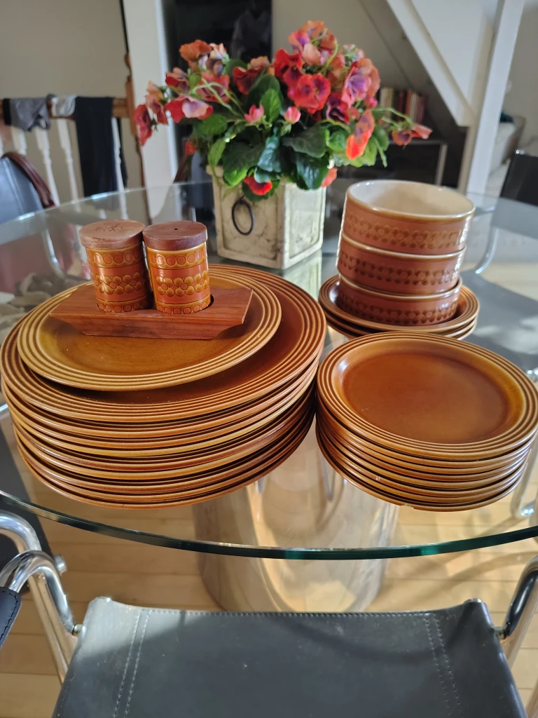 Vintage 1970s Hornsea England Saffron Dinnerware - 29 Piece Lot