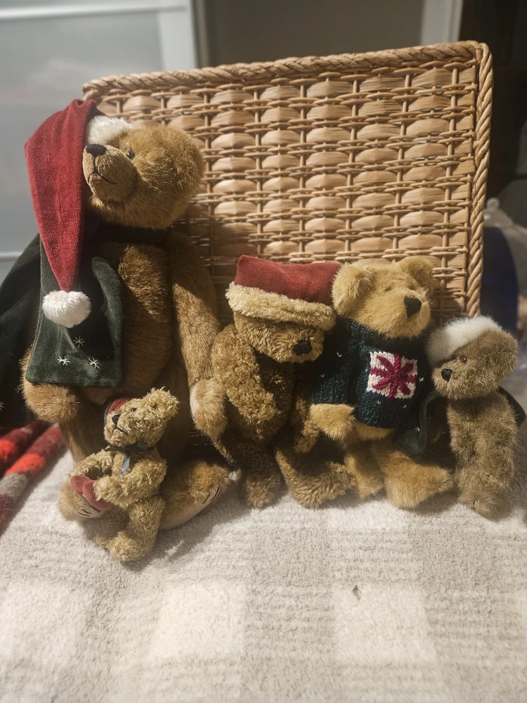 VTG- BOYD'S. X-mas Collectible  lot of 6- plush Bears