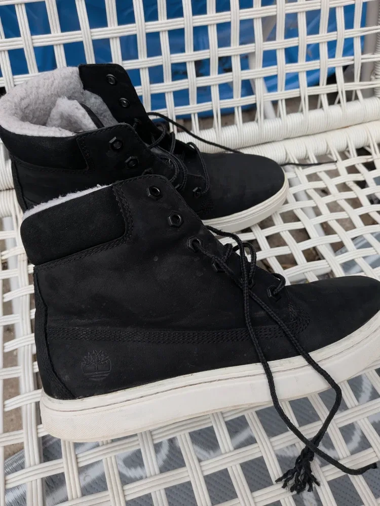 Timberland Black Leather High-Top Sneakers sz Ladies 8 image indicator(2)