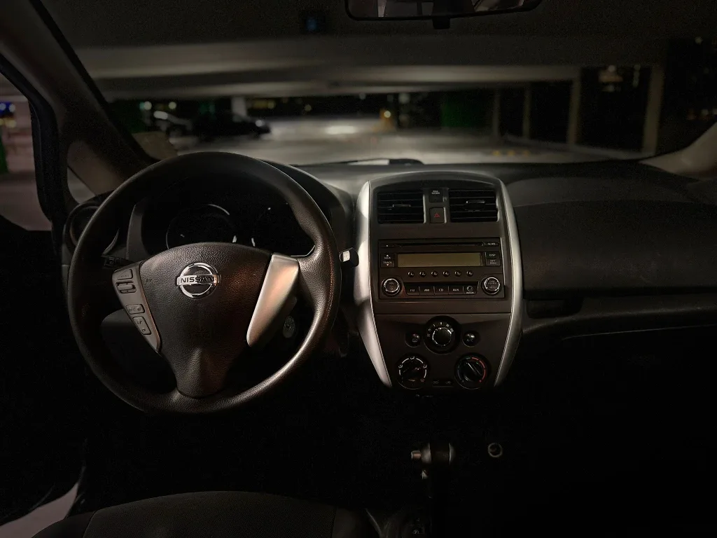 Black Nissan Versa Note image indicator(9)