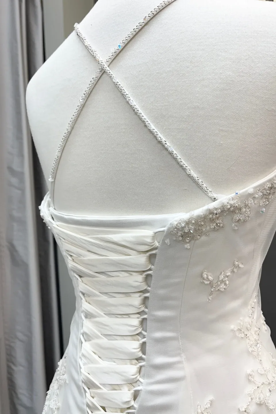 White Wedding Dress image indicator(2)