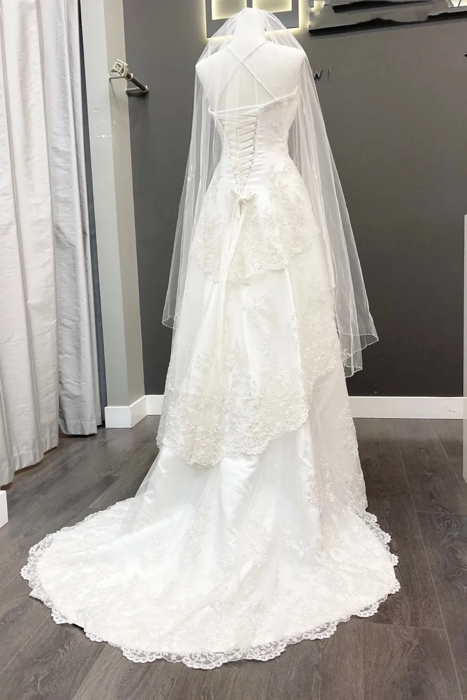 White Wedding Dress image indicator(5)