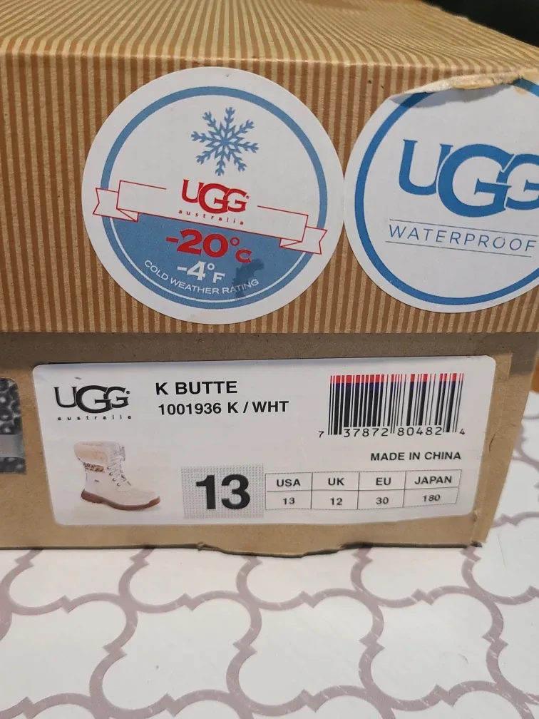 Ugg White Evertt Boot, Size 13in kids. image indicator(8)