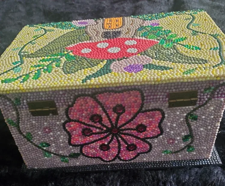 Handmade Beaded Trinket Box image indicator(4)