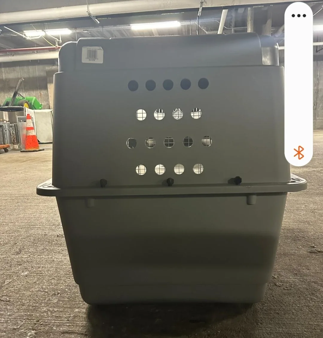 Gray Pet Carrier kennel. image indicator(3)