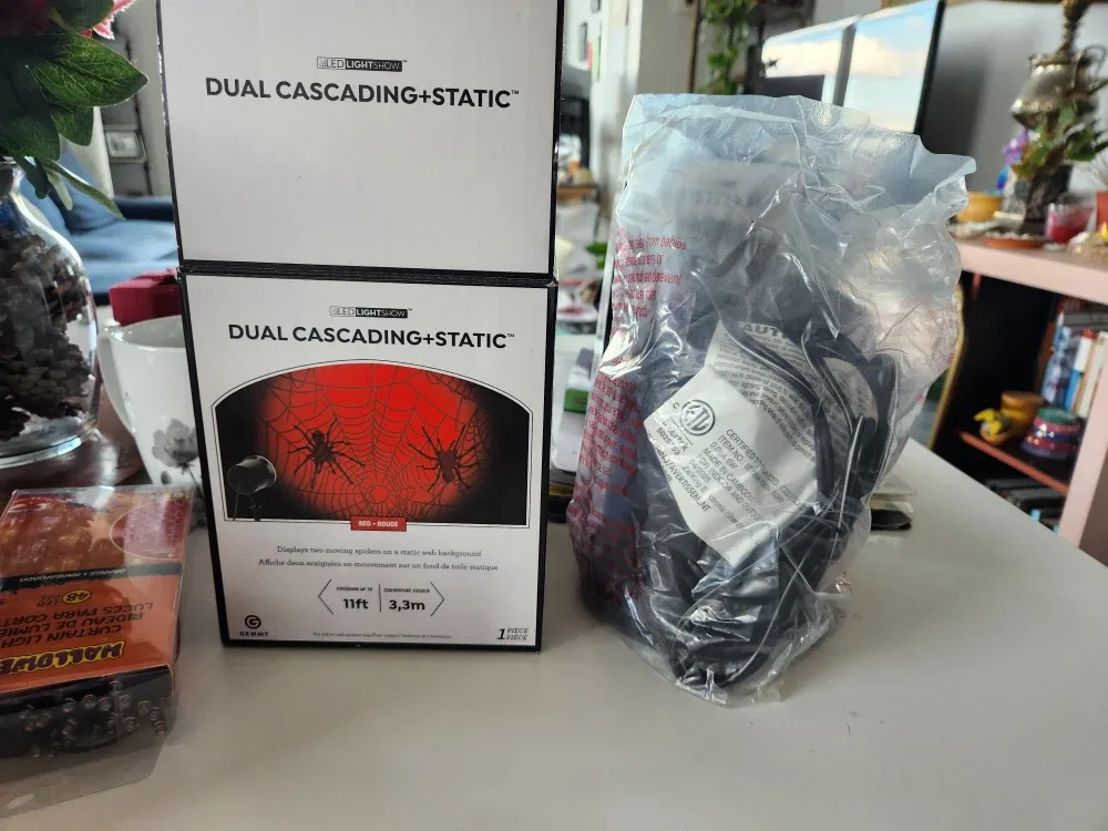 Globe Midnight Web String Lights - Halloween Decor image indicator(6)