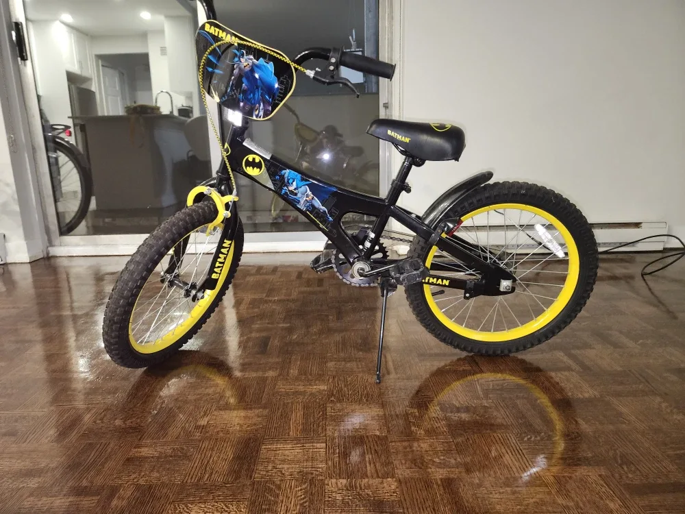 Batman Kids' Bike - Black & Yellow image indicator(2)