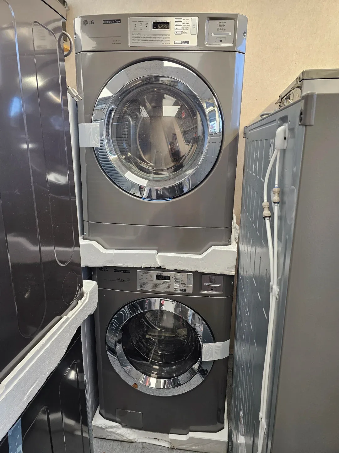 New LG commercial Washer and gas Dryer Set thumbnail