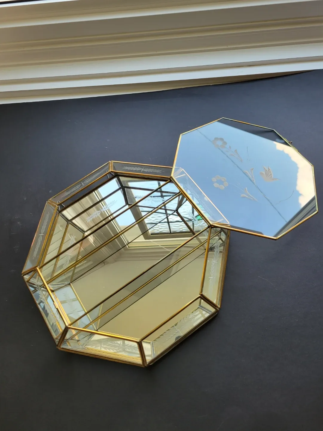 Vintage Octagon Brass Mirrored Curio Cabinet Shelf image indicator(4)