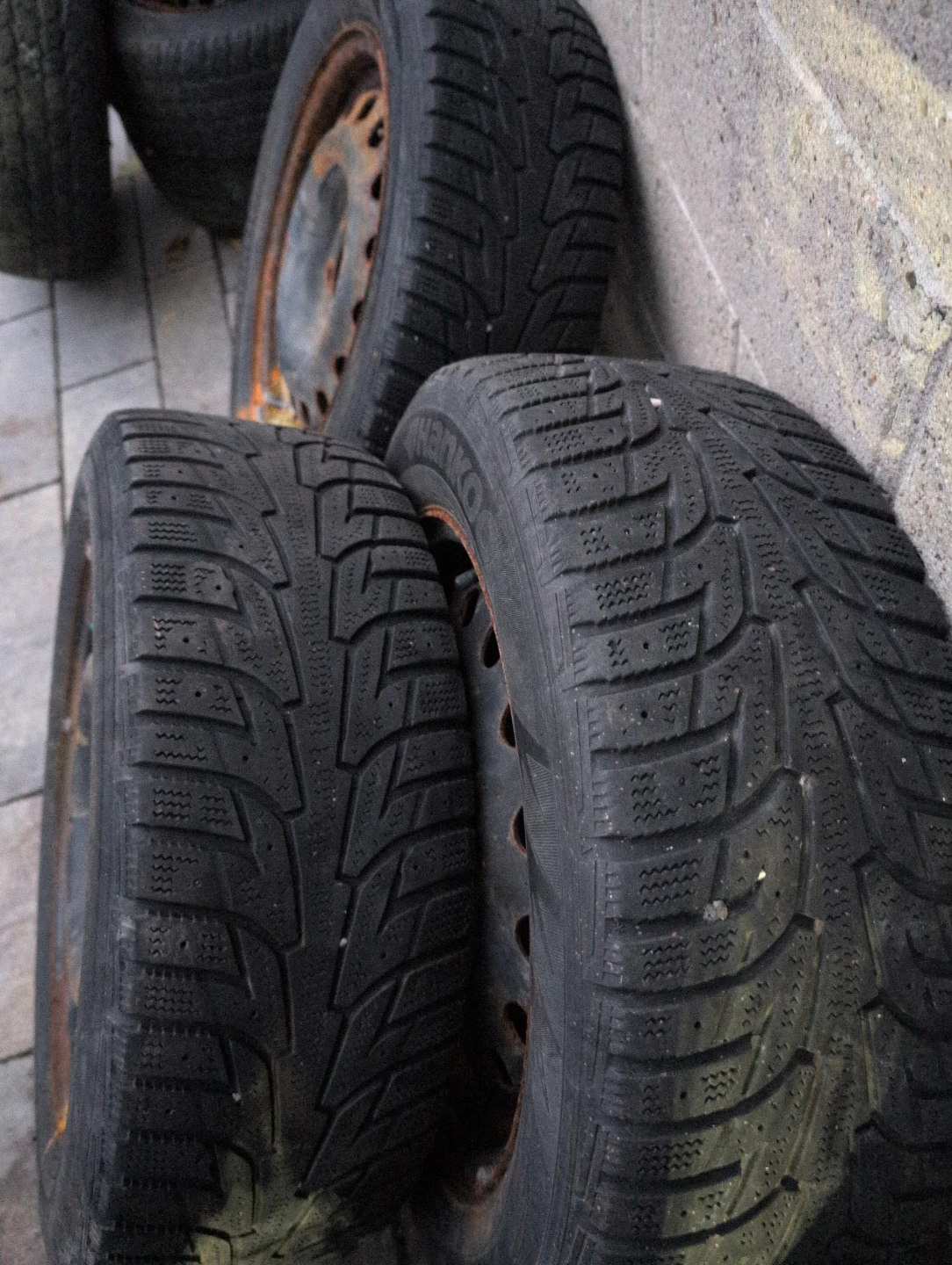 Winter Hankook i*Pike 205/60R16 96T winter tires with rim