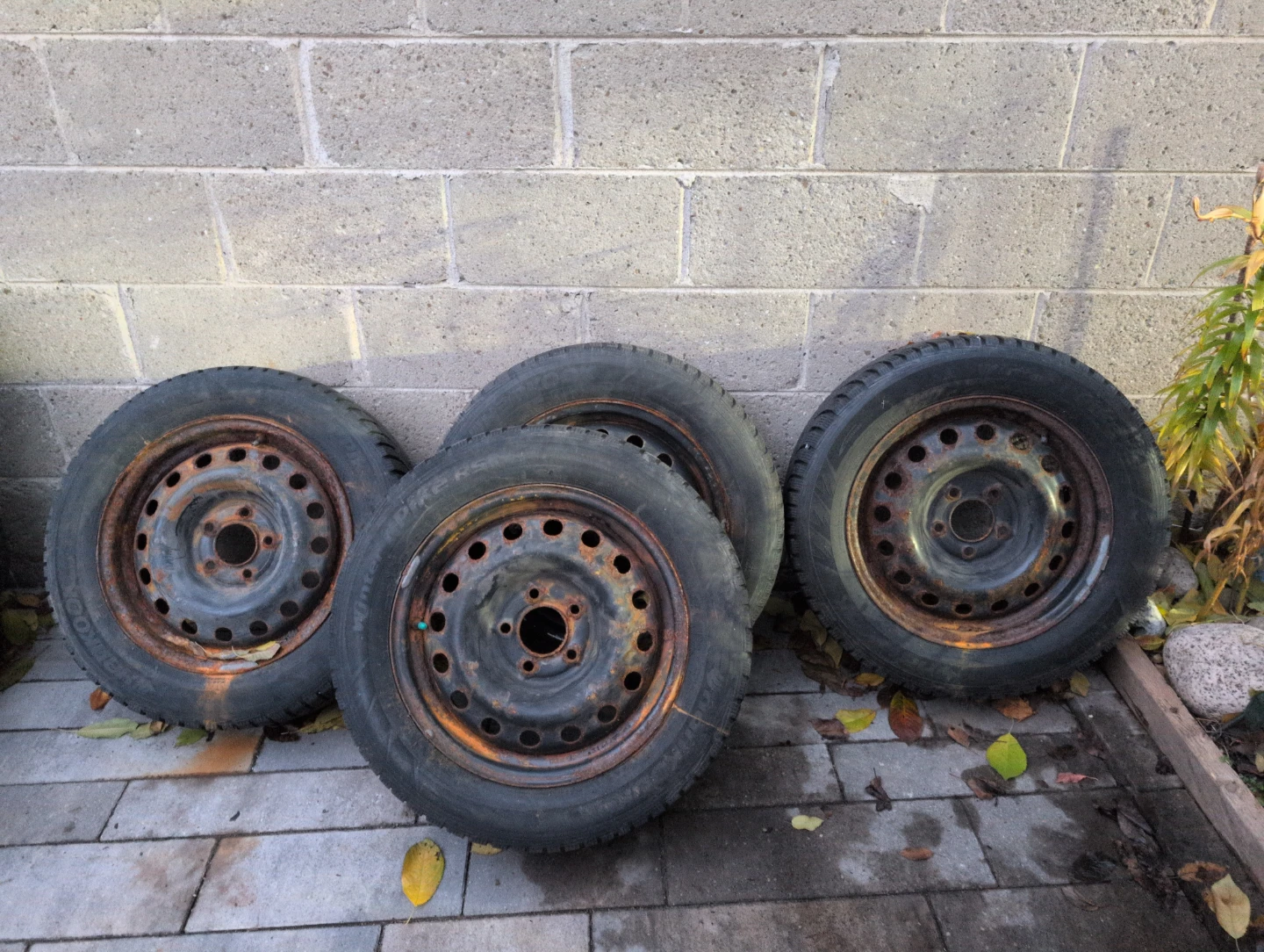 Winter Hankook i*Pike 205/60R16 96T winter tires with rim - photo 2