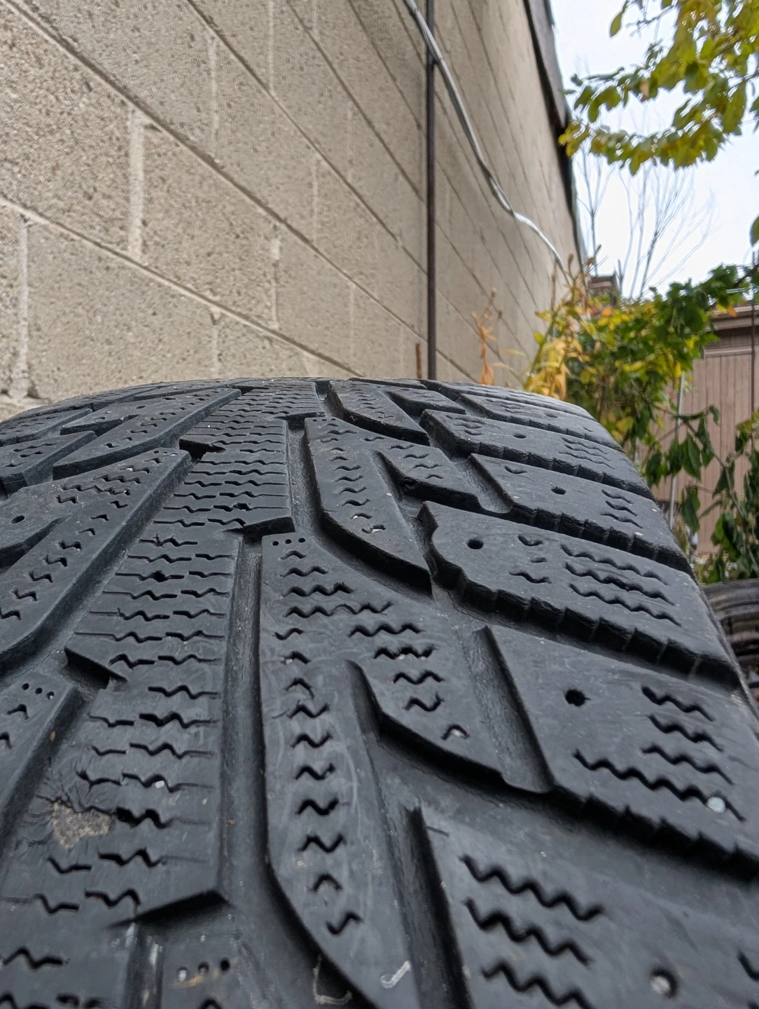 Winter Hankook i*Pike 205/60R16 96T winter tires with rim - photo 3