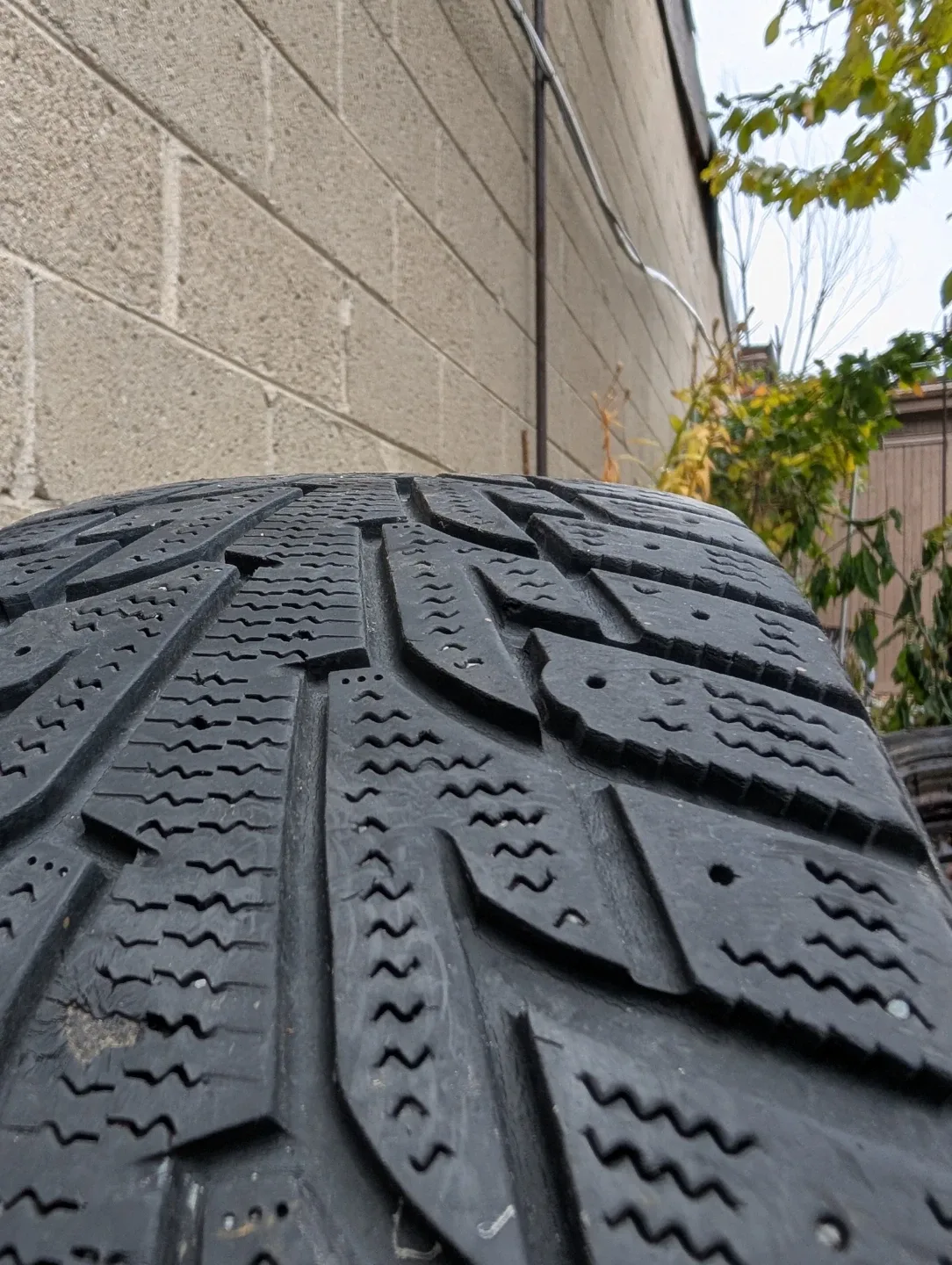 Winter Hankook i*Pike 205/60R16 96T winter tires with rim image indicator(3)