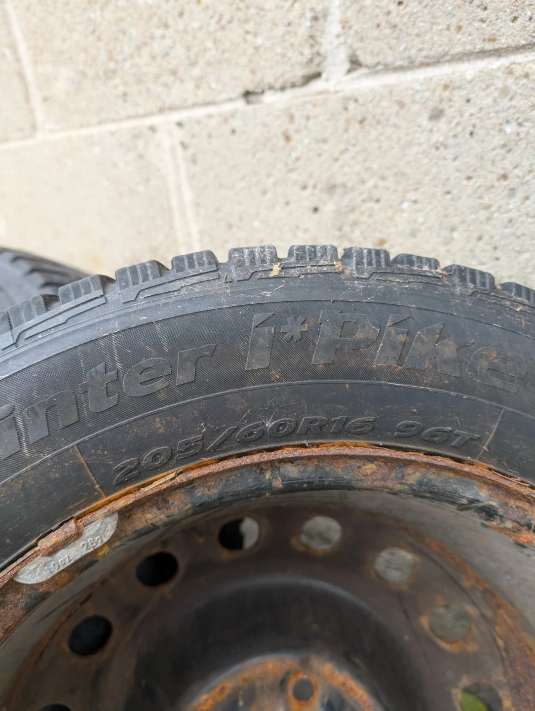 Winter Hankook i*Pike 205/60R16 96T winter tires with rim - photo 4