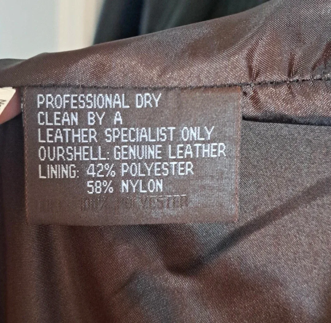 Ladies  black  leather  jacket image indicator(4)