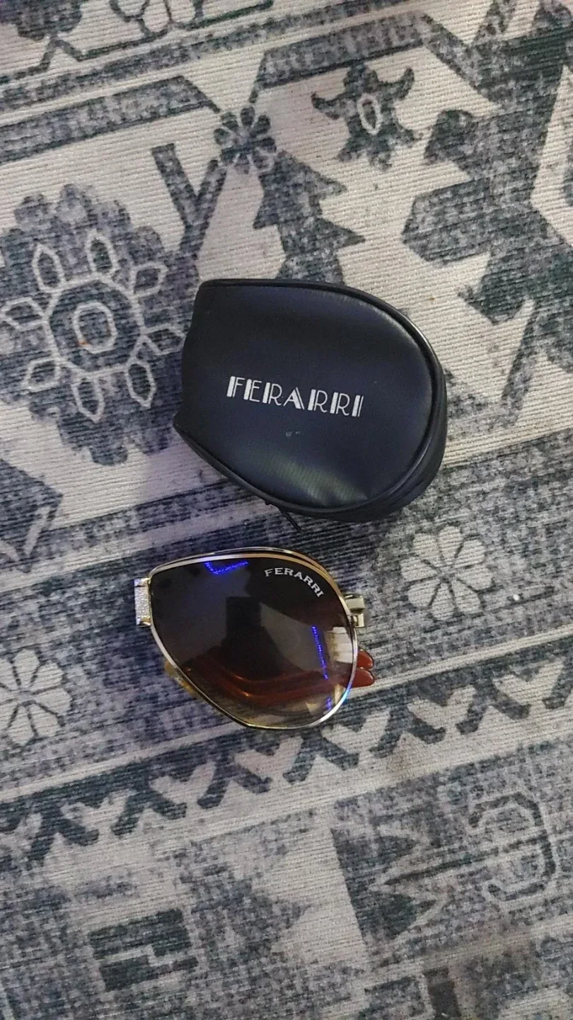 Ferrari foldable sunglasses image indicator(2)