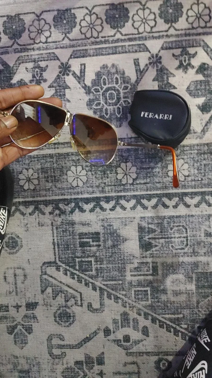 Ferrari foldable sunglasses image indicator(3)