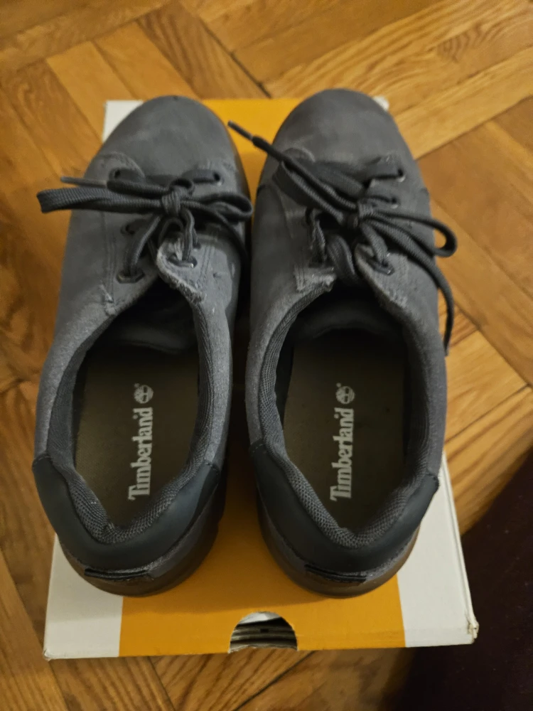 Timberland Women's dark blue suede sneakers.