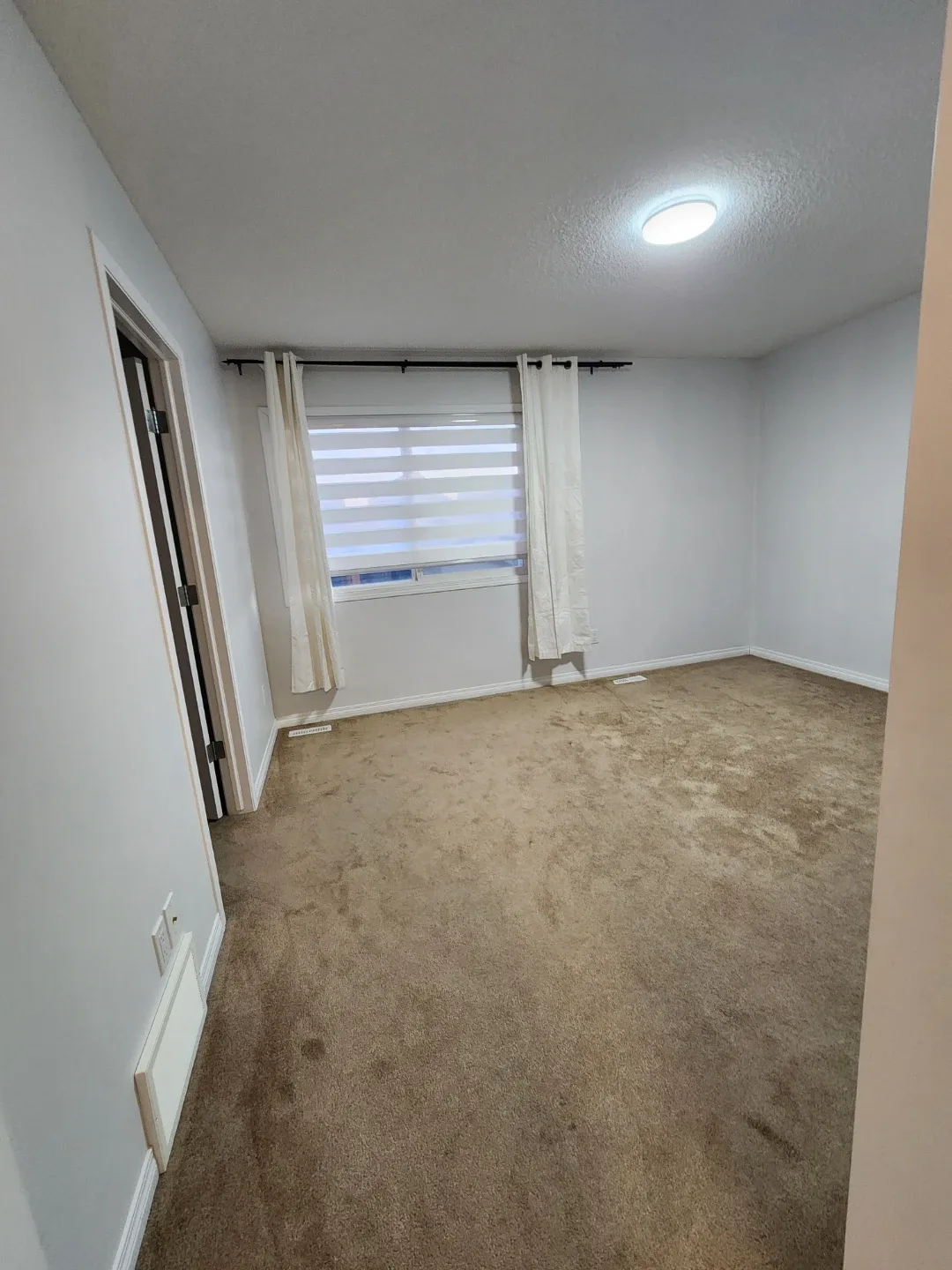 3 Bedroom, 2.5 Bathroom House for rent image indicator(8)