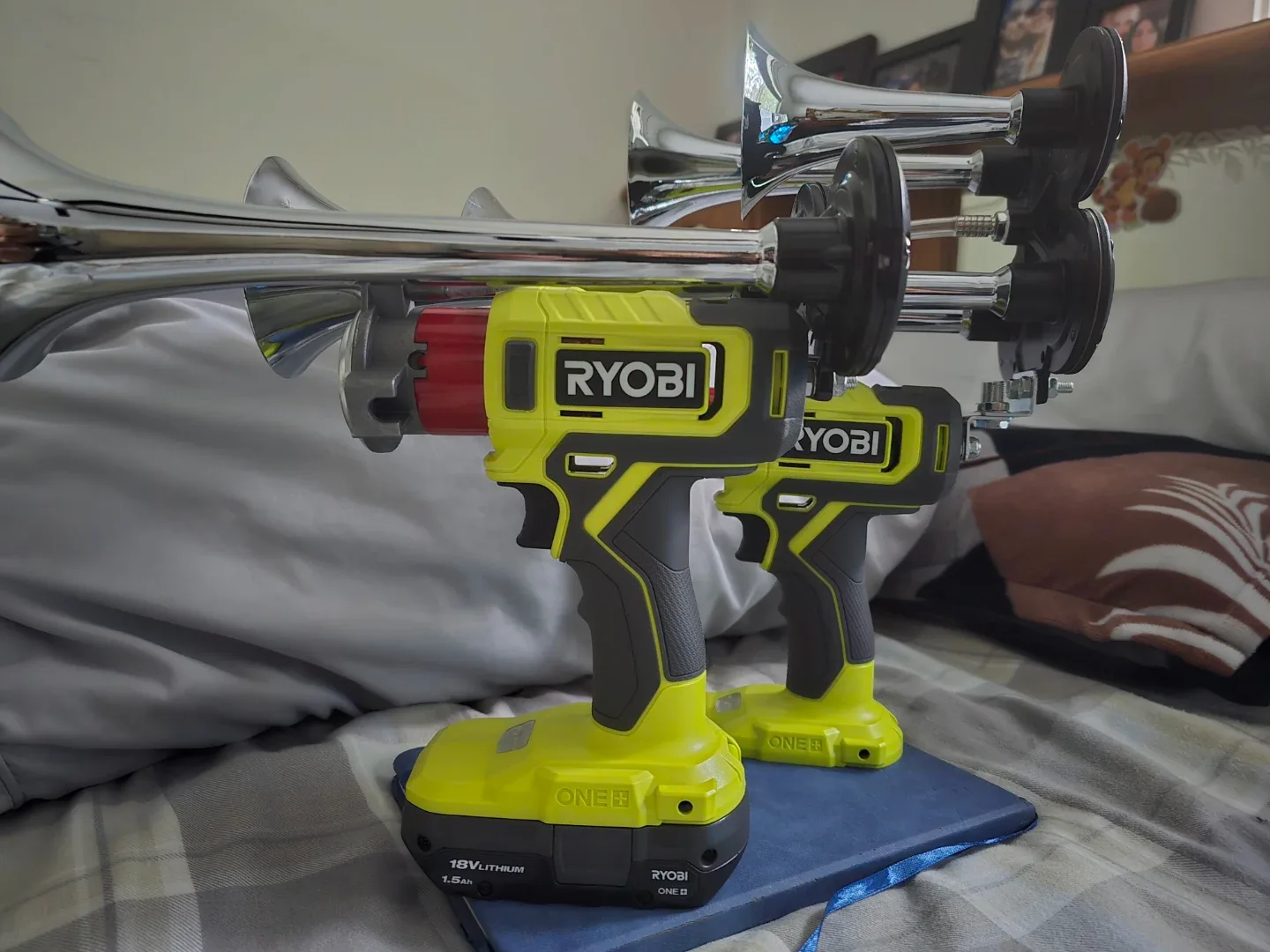 Ryobi train horn with 2 triumpets image indicator(3)