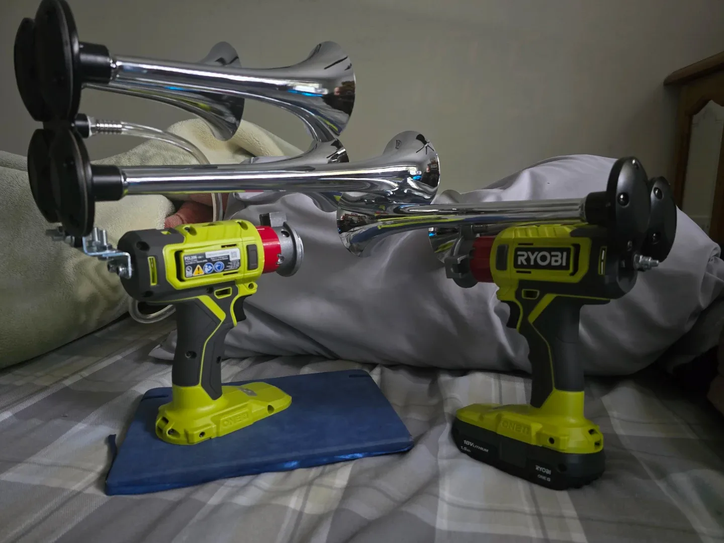 Ryobi train horn with 2 triumpets image indicator(4)