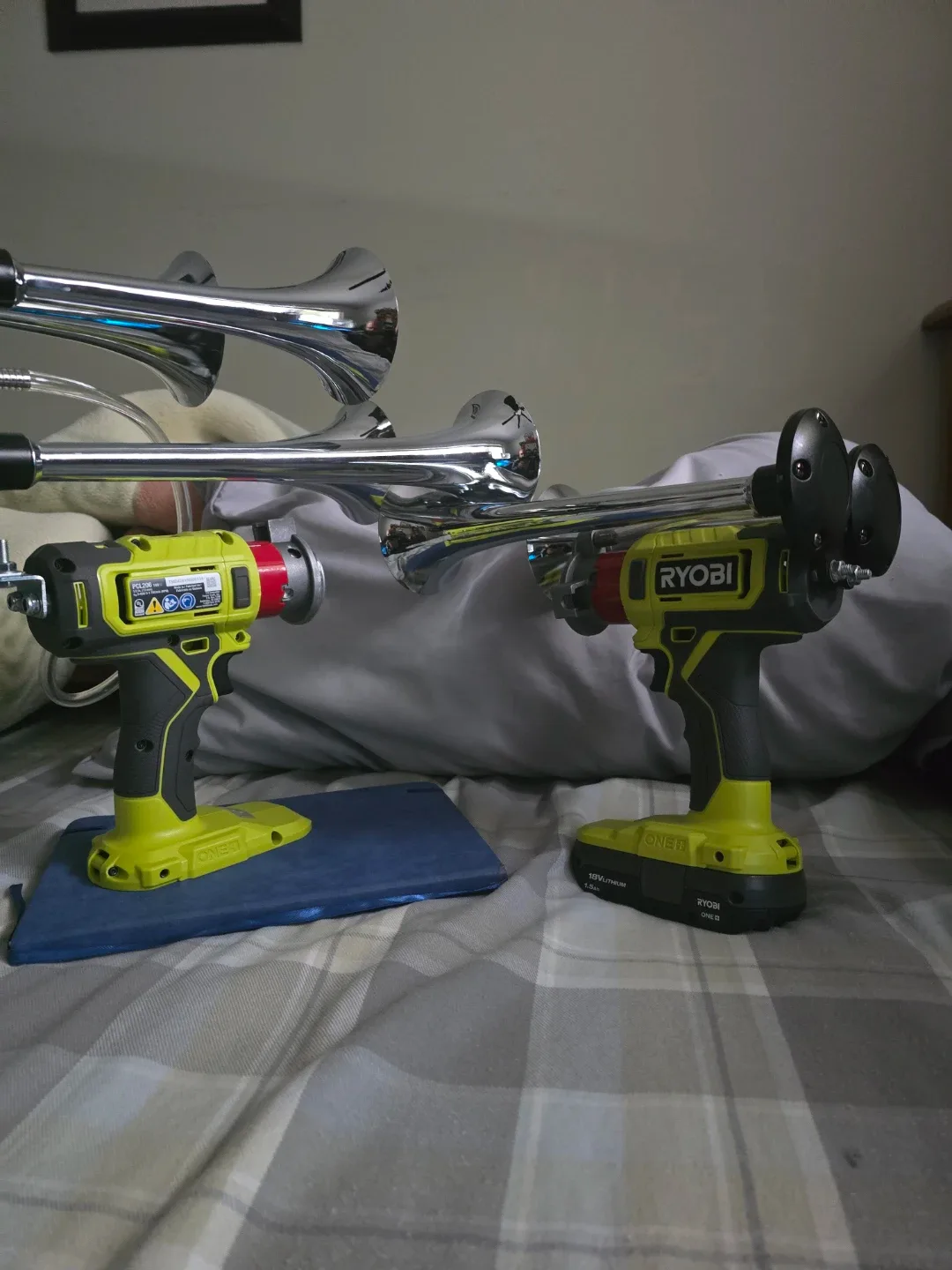 Ryobi train horn with 2 triumpets image indicator(5)