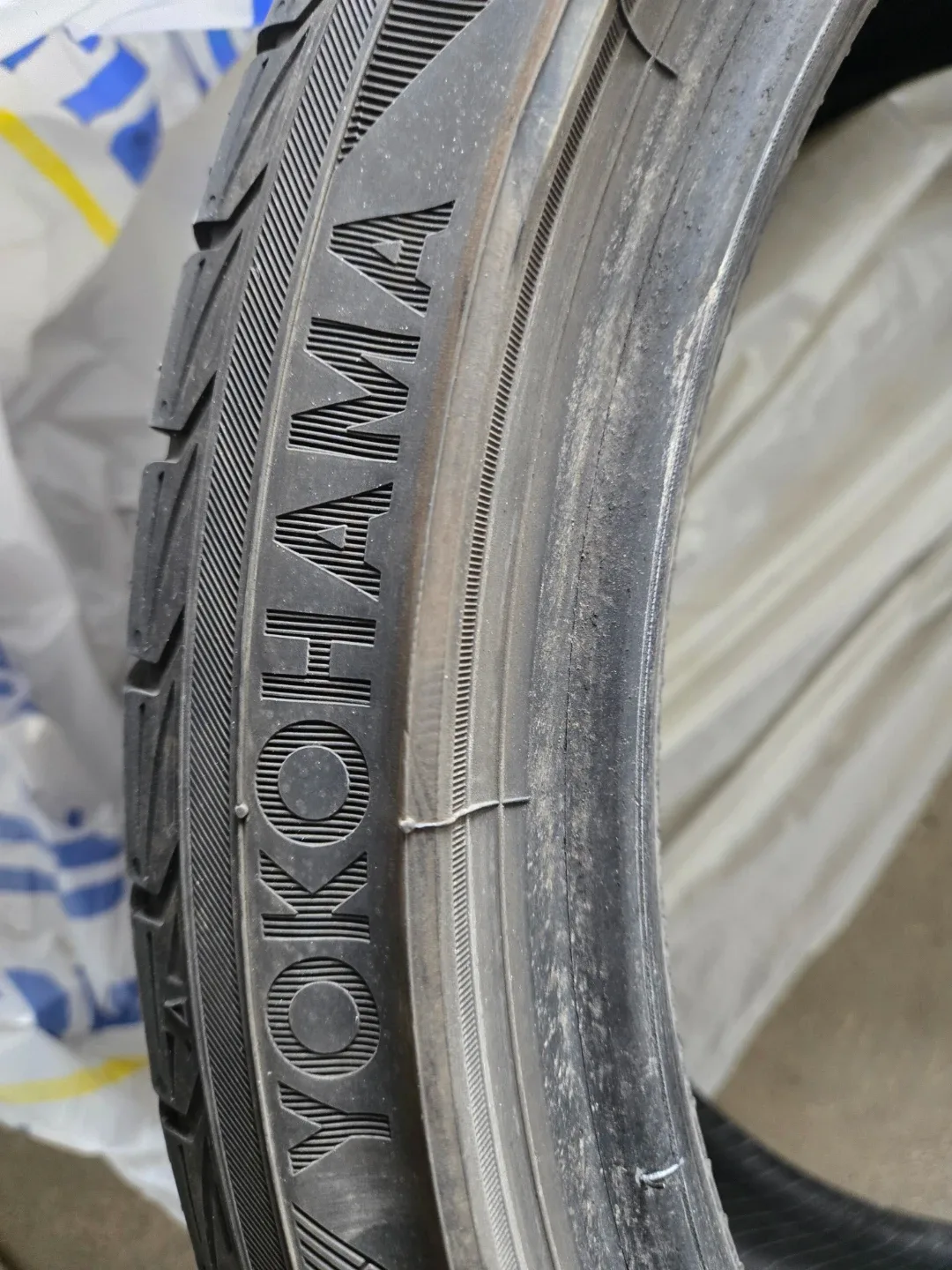 Yokohama 225/40R18 89V Tire