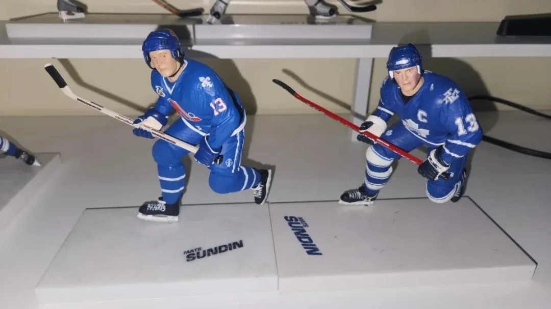 Hockey Figurines image indicator(3)