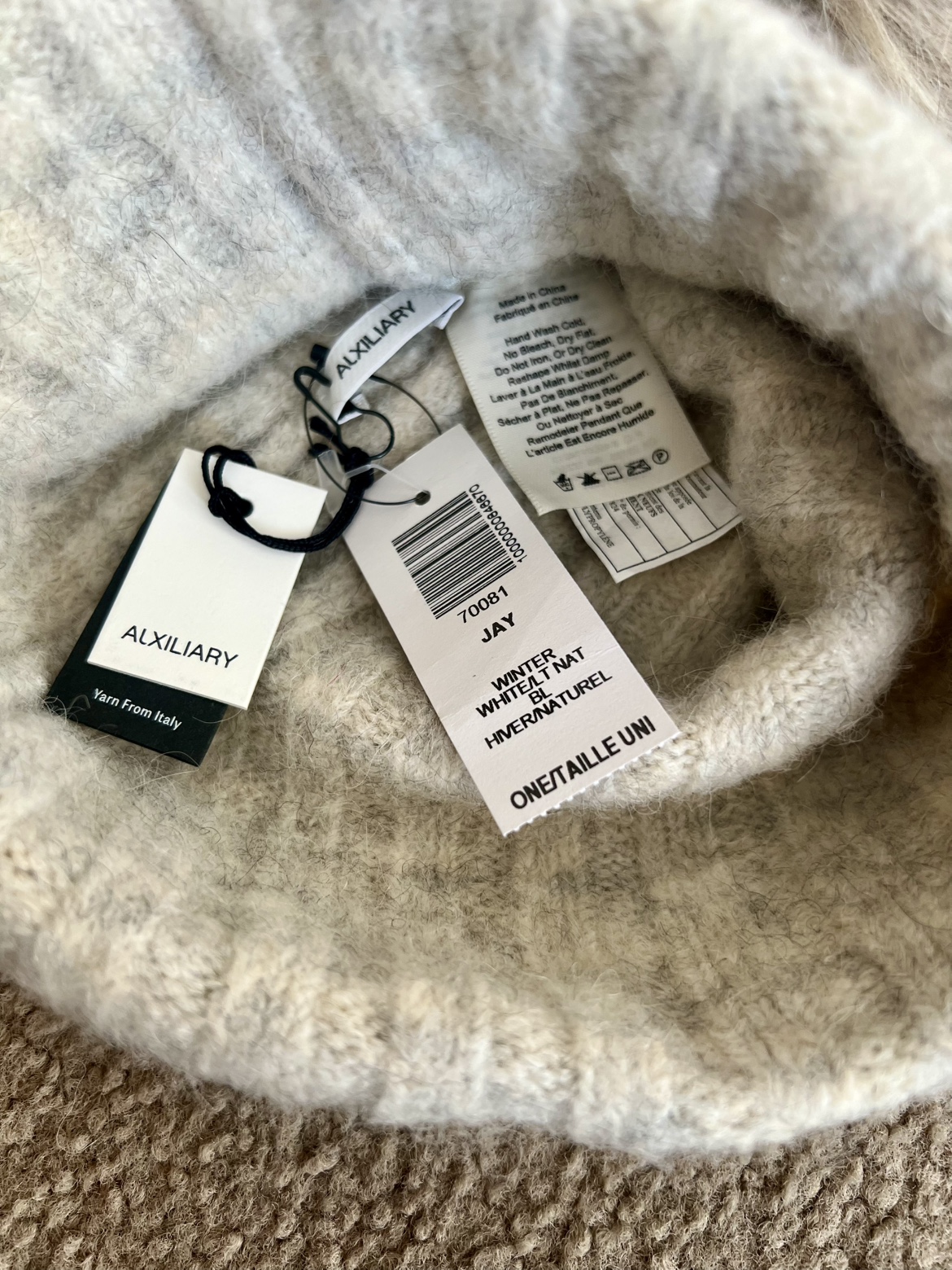 Aritzia Pom Beanie - photo 5