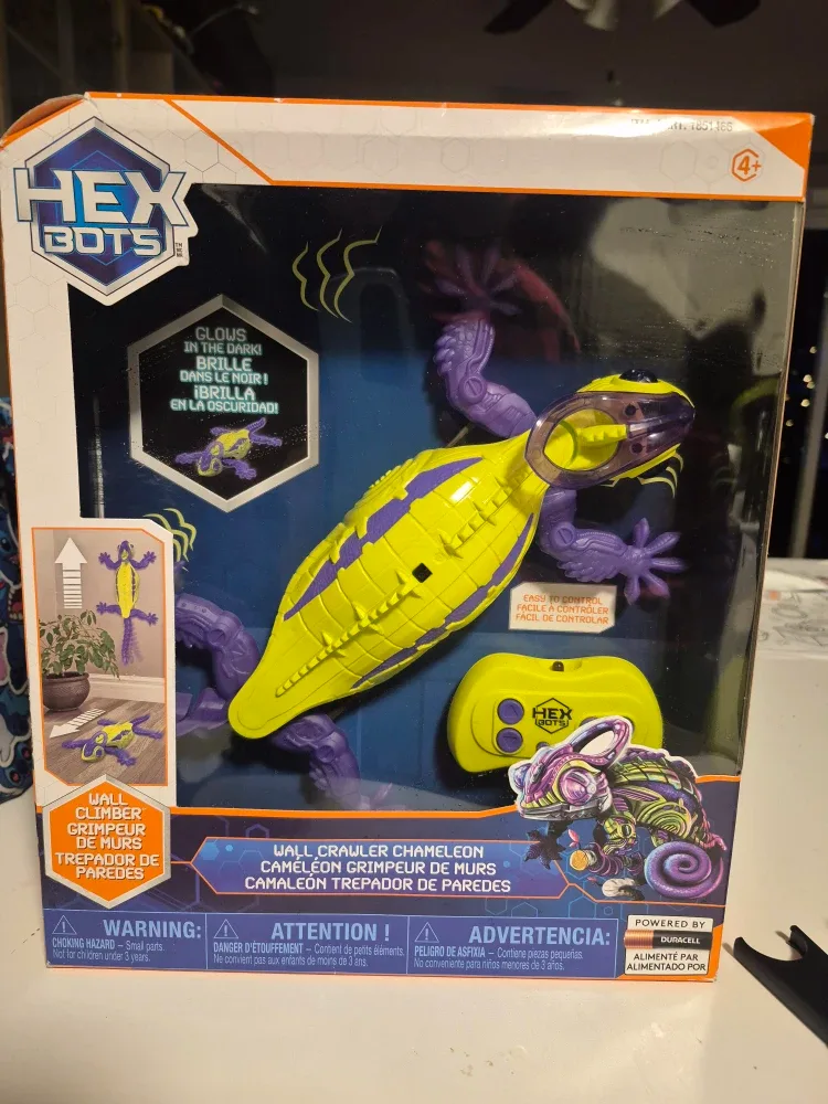 Hexbots Wall Crawler Chameleon - New in Box!
