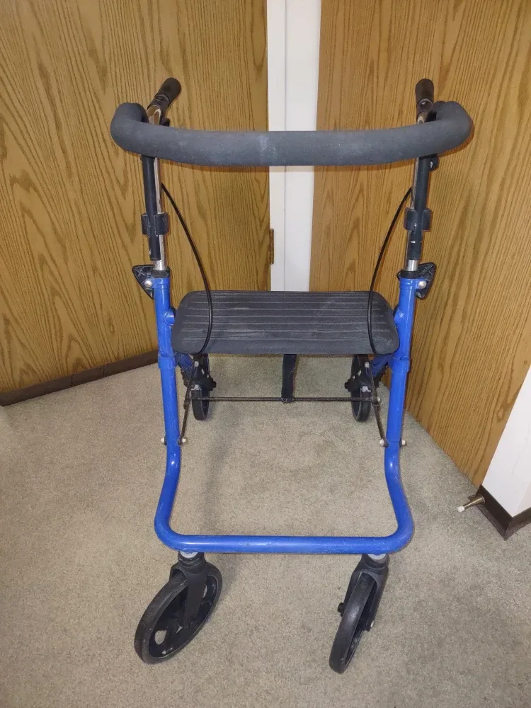 Blue Four-Wheel Walker with Seat image indicator(2)