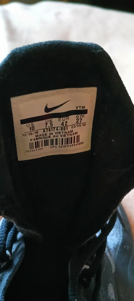 Nike Air Max 270 React - US 10 image indicator(2)