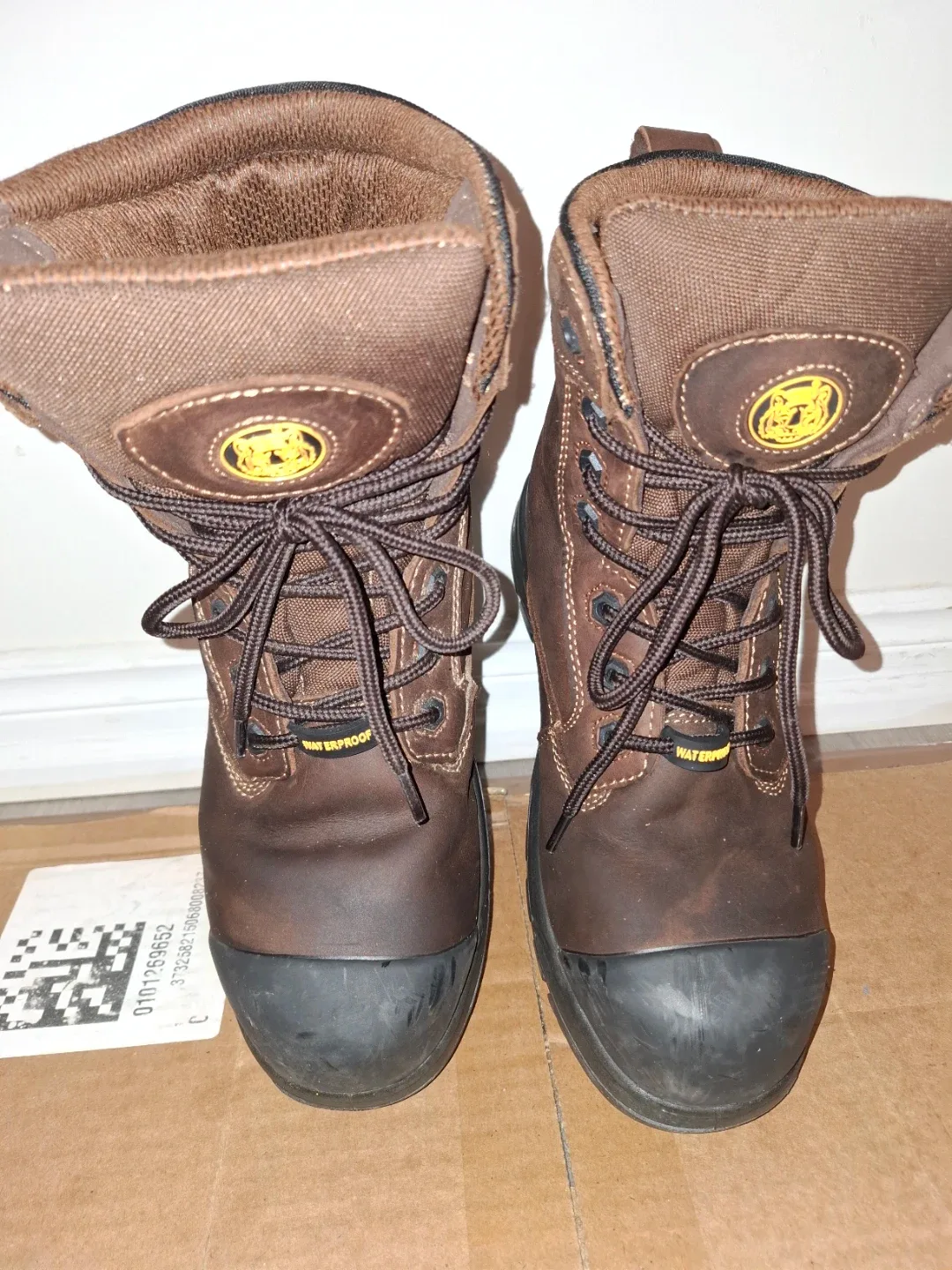 Tiger Face Safety Men's Steel toe. Used only 6/9 times.