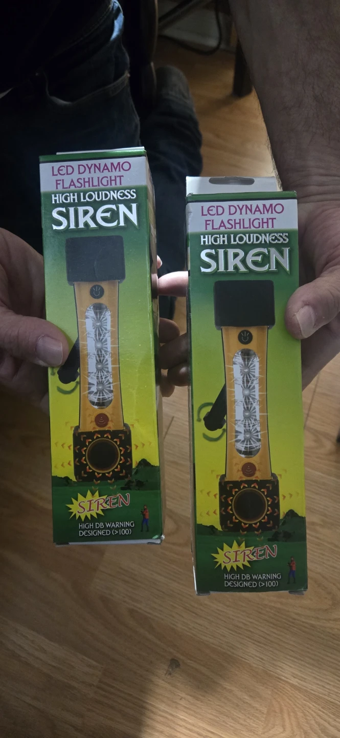 LED Dynamo Flashlight with Siren - New in Box - photo 2