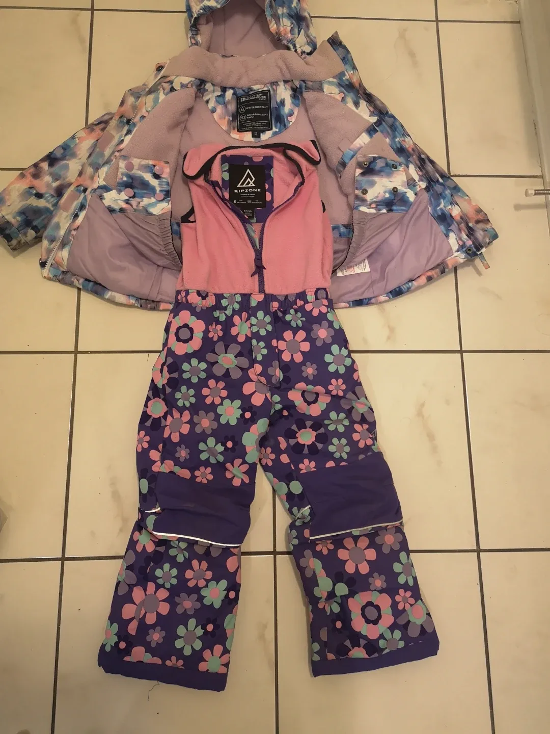 Ripzone & Mountain Warehouse Snowsuit - Size 5T image indicator(4)