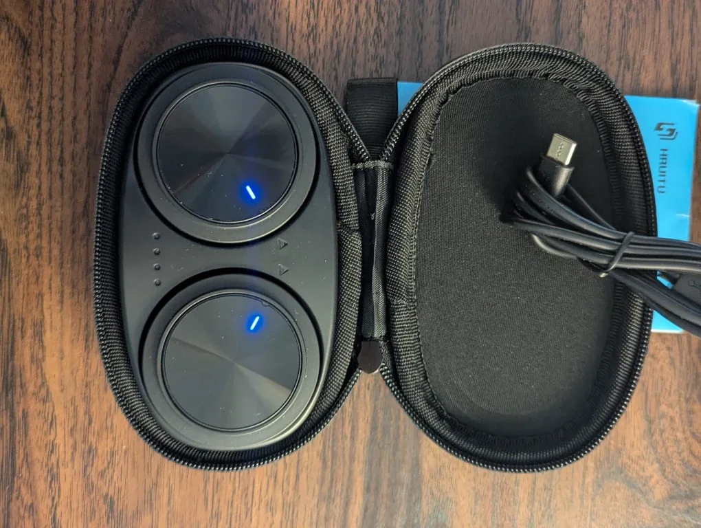 Skiing helmet speakers