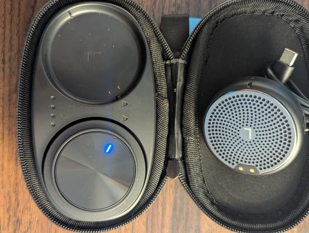 Skiing helmet speakers image indicator(5)