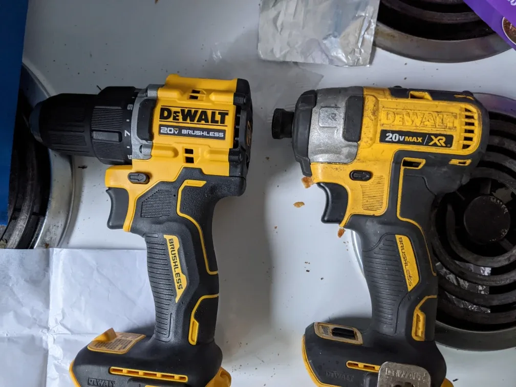 DeWalt 20V MAX Brushless Drill & Impact Driver image indicator(2)