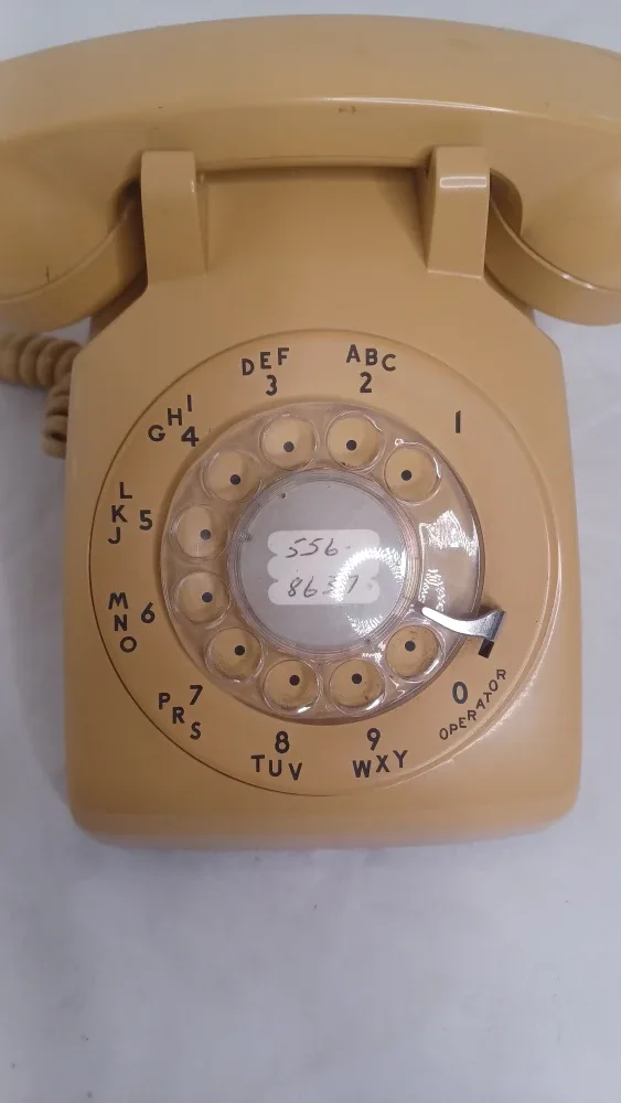 Vintage Rotary Phone - Made in Canada image indicator(2)
