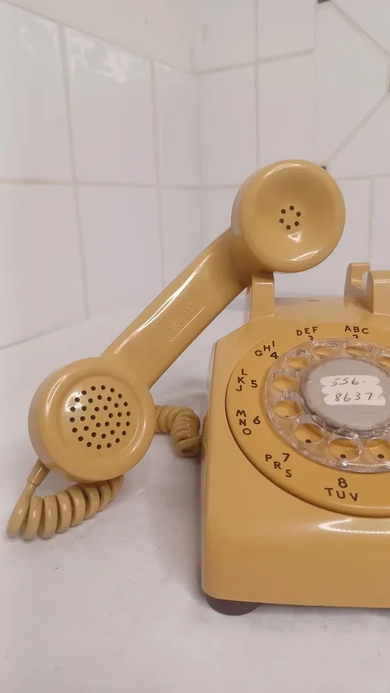 Vintage Rotary Phone - Made in Canada image indicator(3)