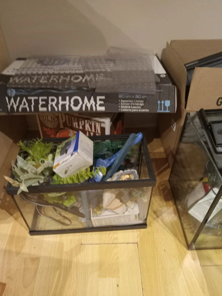 WaterHome Aquarium hood, tanks etc