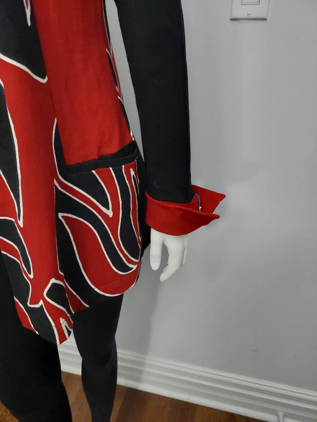 Naomi Design XL Black/Red Rayon Blend Jacket image indicator(9)