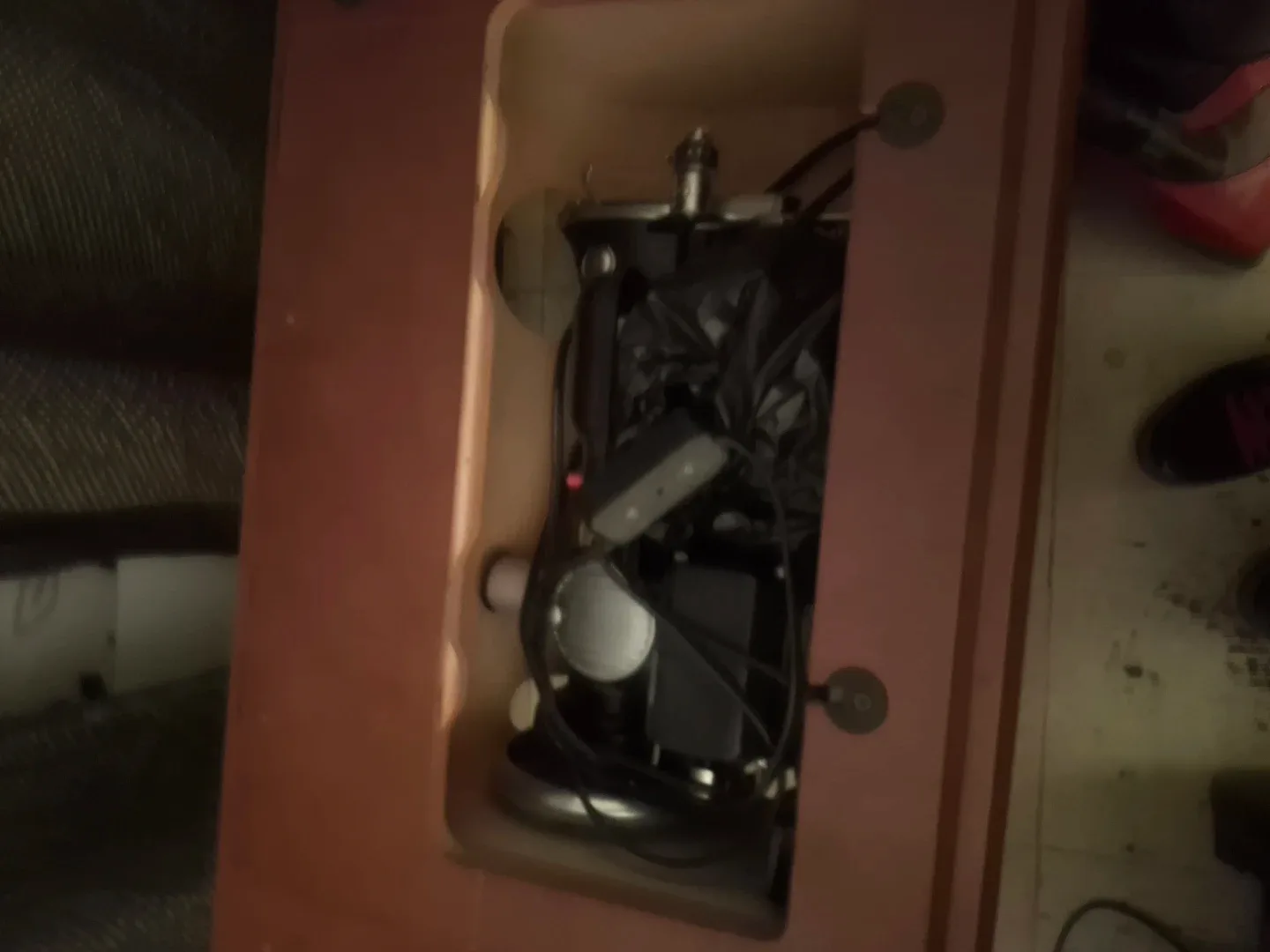 Vintage SINGER Sewing Machine image indicator(3)