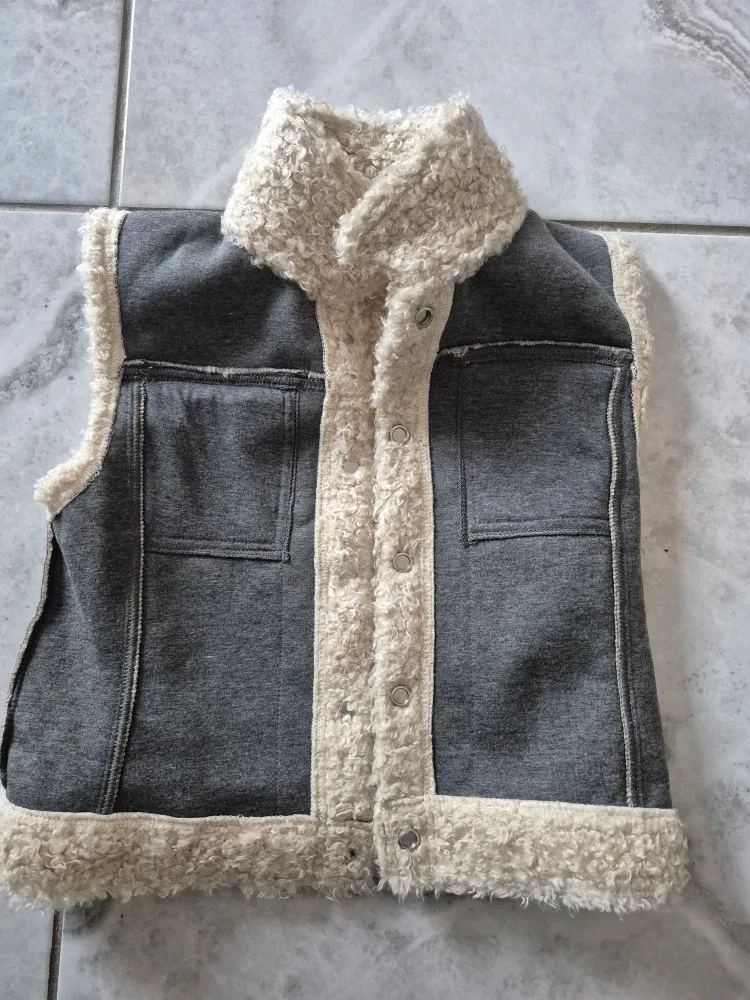 GAP Sherpa Vest - Size Small