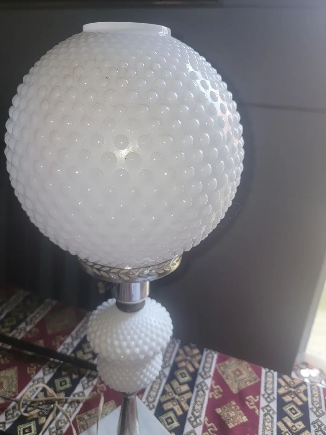 Vintage Hobnail Milk Glass Table Lamp image indicator(2)