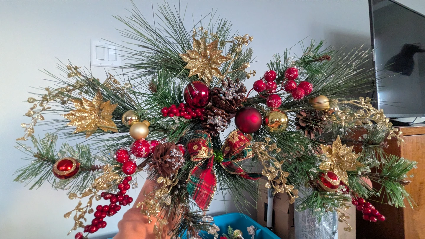 Festive Holiday Floral Arrangement - photo 4
