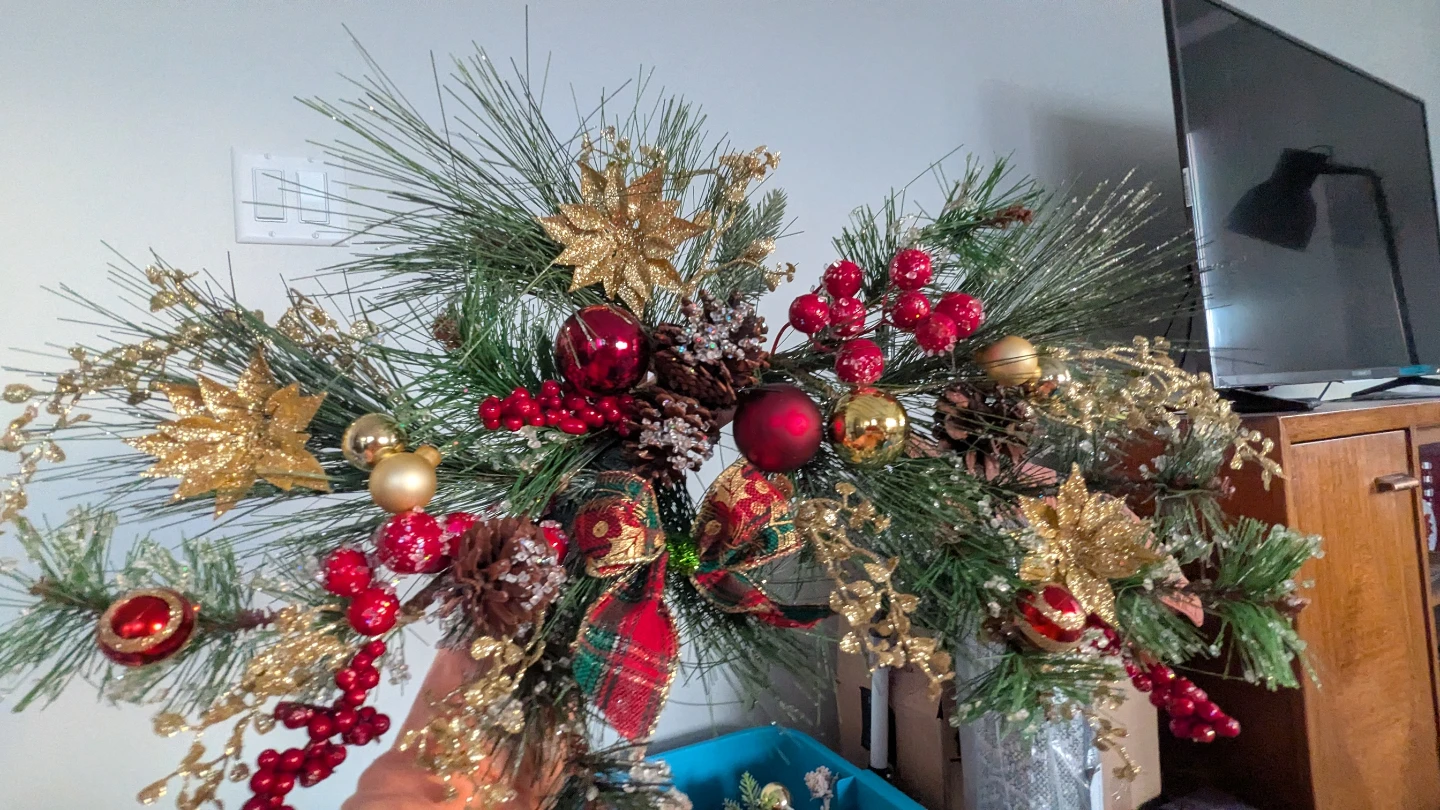 Festive Holiday Floral Arrangement - photo 5