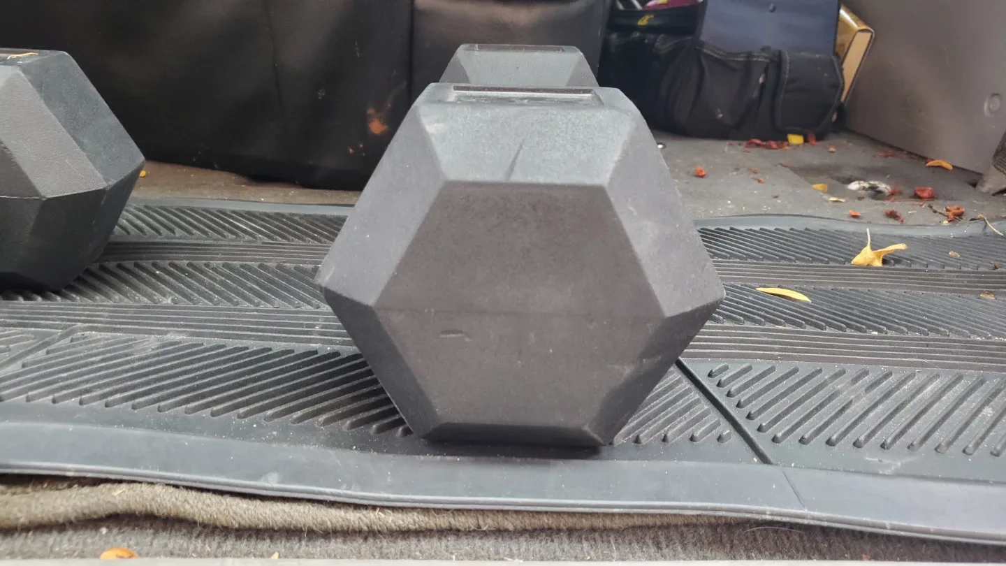 Dumbells 35 KG and 30 KG image indicator(4)